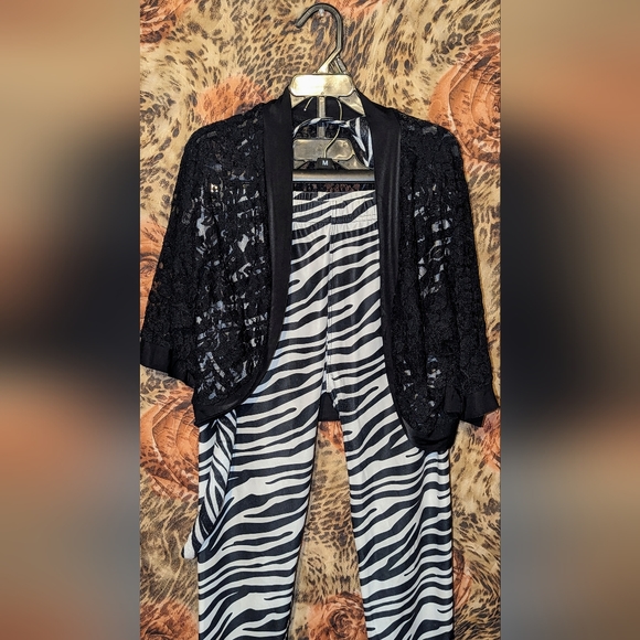 Zebra costume including all accessories. Like New. OS - Picture 7 of 8